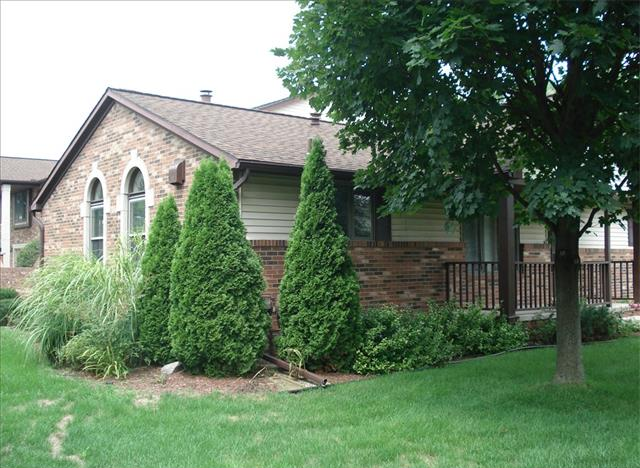 Condos for sale in Hampton Pines Town Homes Rochester Hills MI 